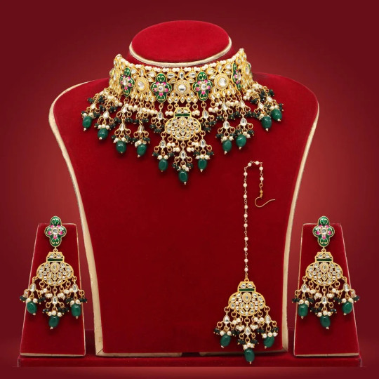 Green Color Kundan Meenakari Necklace Set